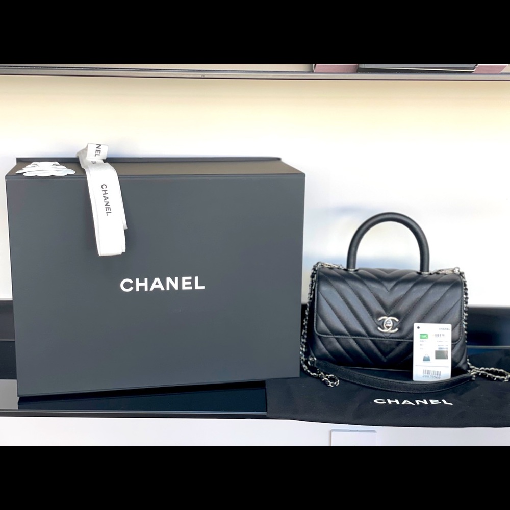 100% Authentic Chanel Flapbag Handel brand new